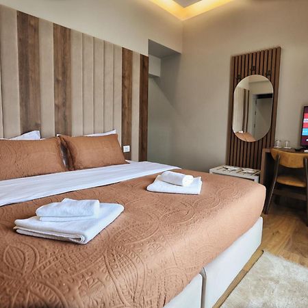 Vila Casablanca - Boutique Hotel & Restaurant Shkoder Bagian luar foto