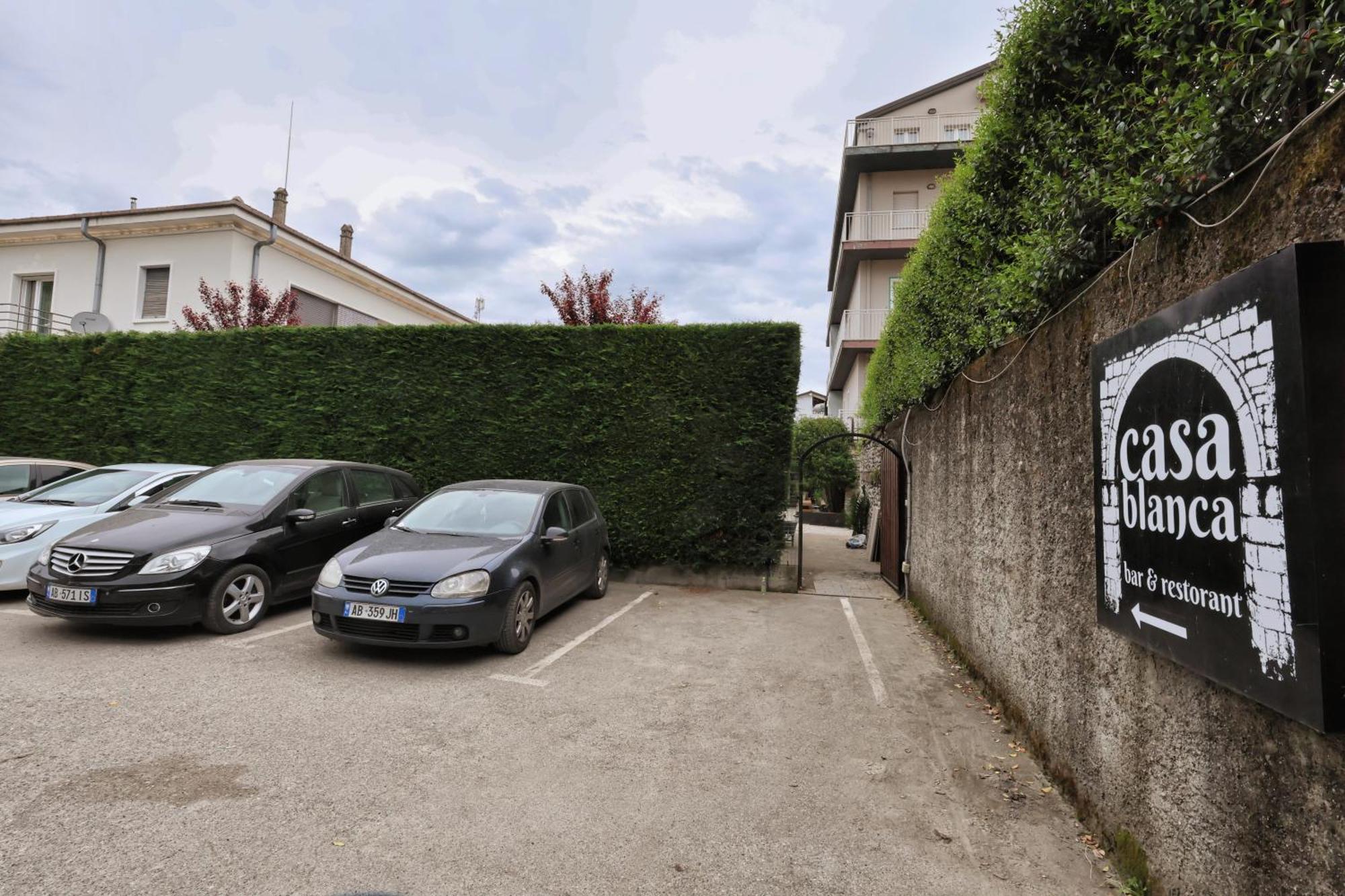 Vila Casablanca - Boutique Hotel & Restaurant Shkoder Bagian luar foto