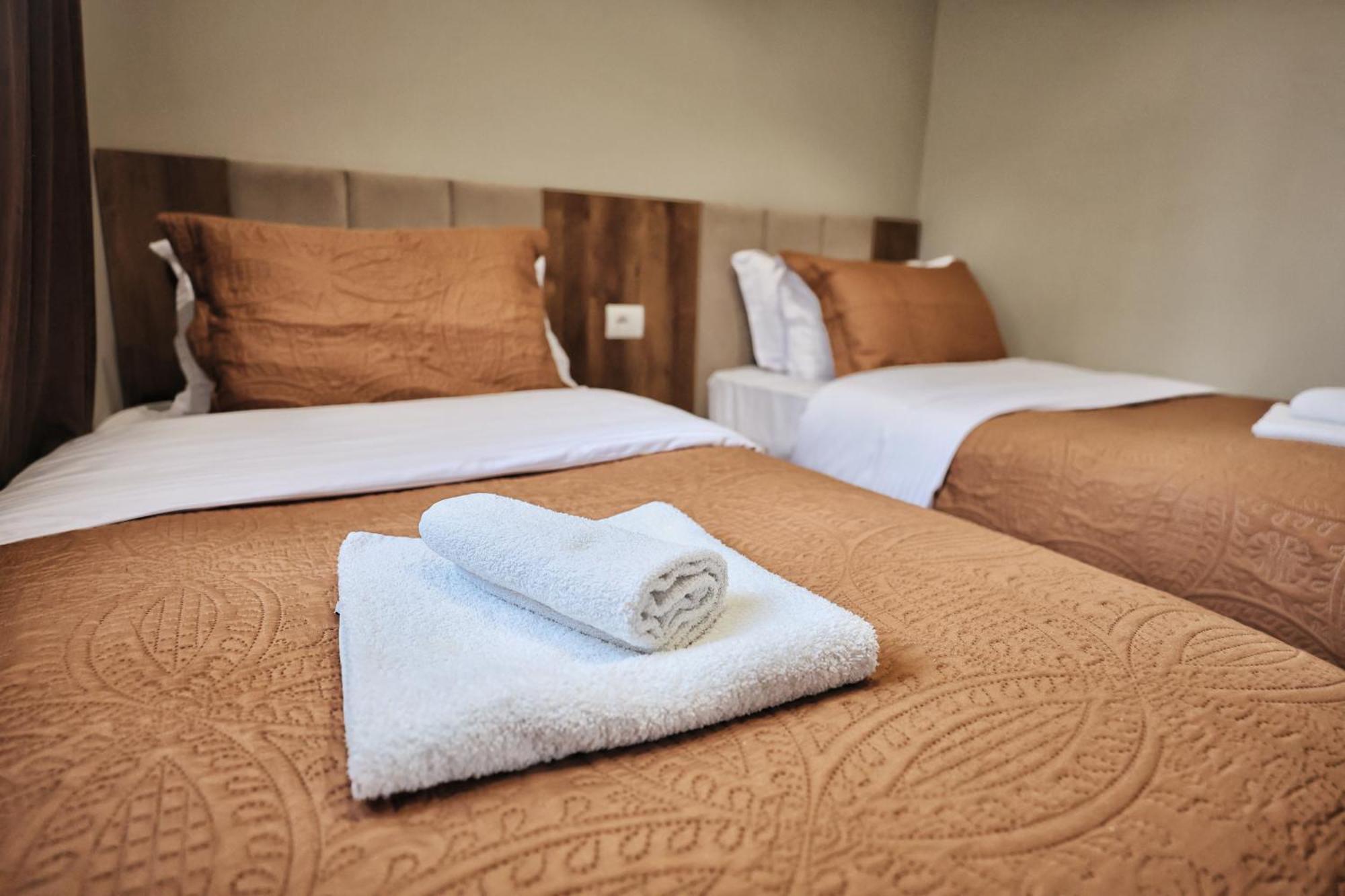Vila Casablanca - Boutique Hotel & Restaurant Shkoder Bagian luar foto