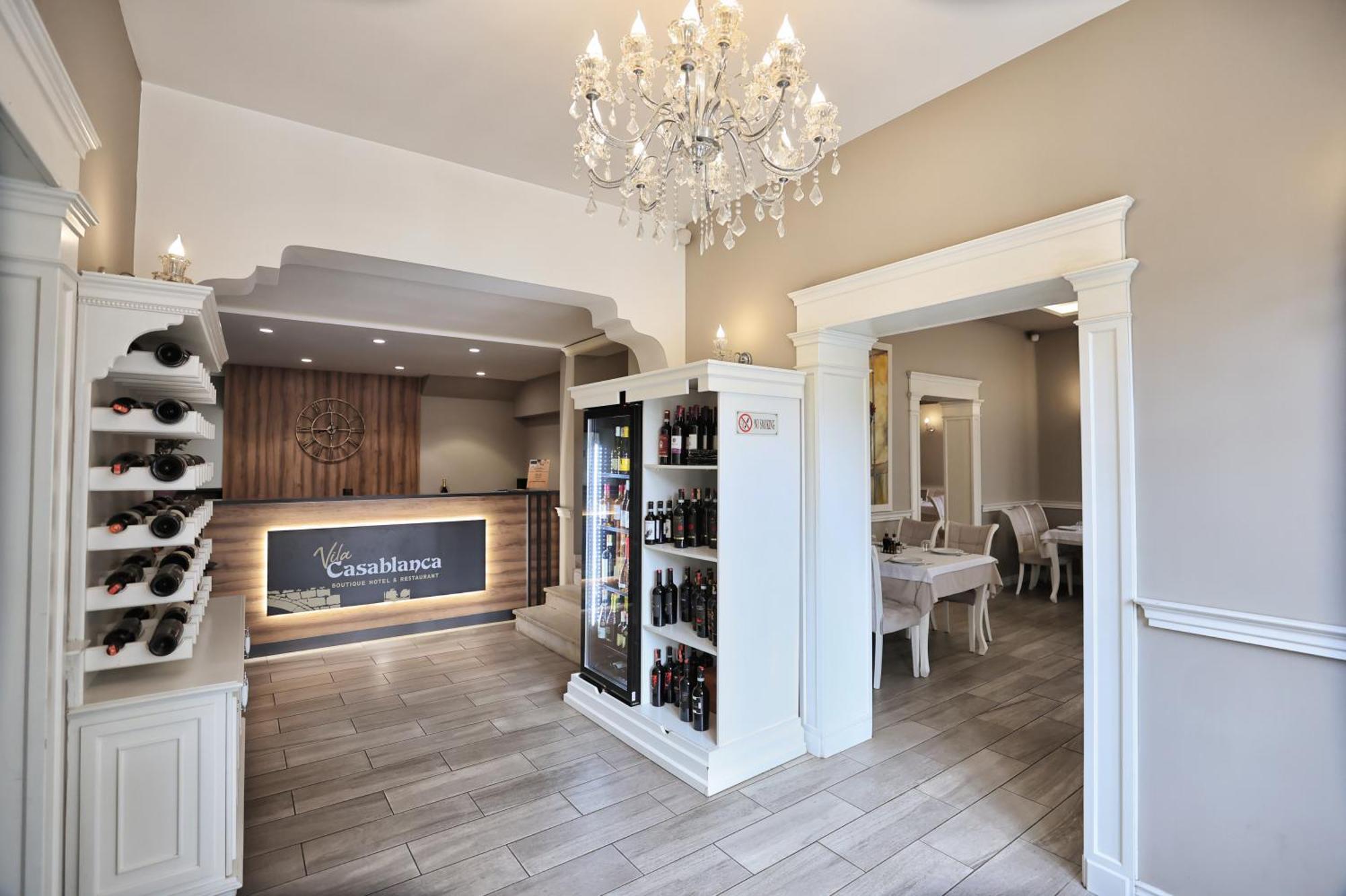 Vila Casablanca - Boutique Hotel & Restaurant Shkoder Bagian luar foto