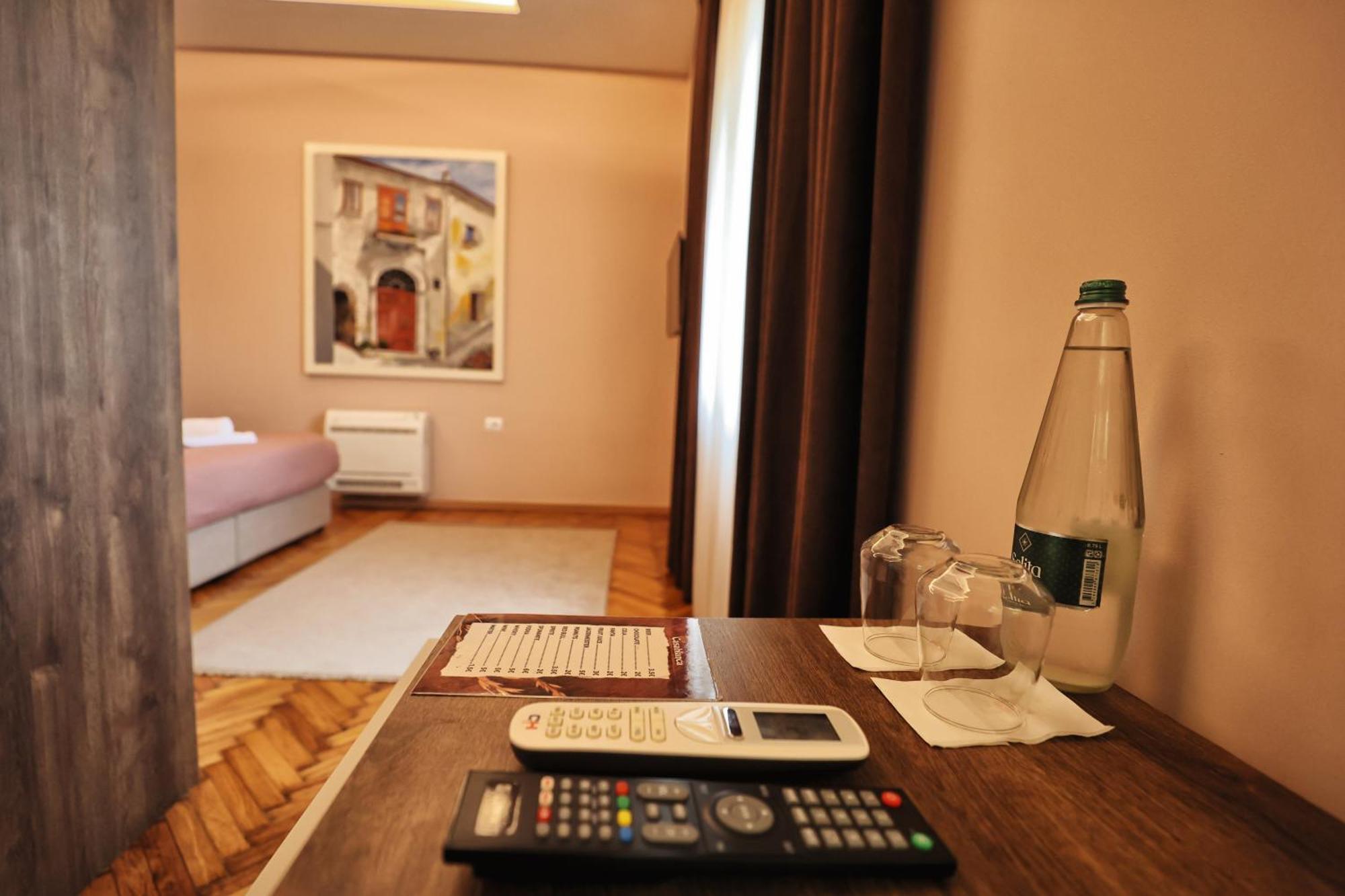 Vila Casablanca - Boutique Hotel & Restaurant Shkoder Bagian luar foto