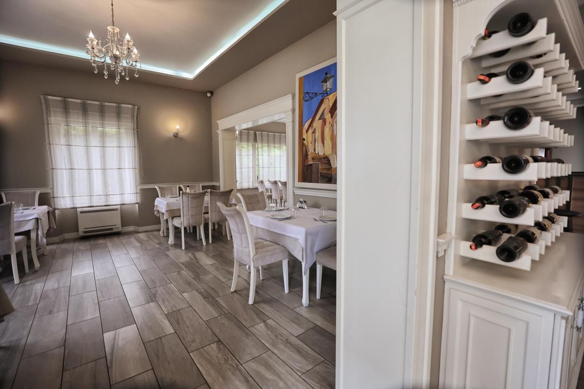 Vila Casablanca - Boutique Hotel & Restaurant Shkoder Bagian luar foto