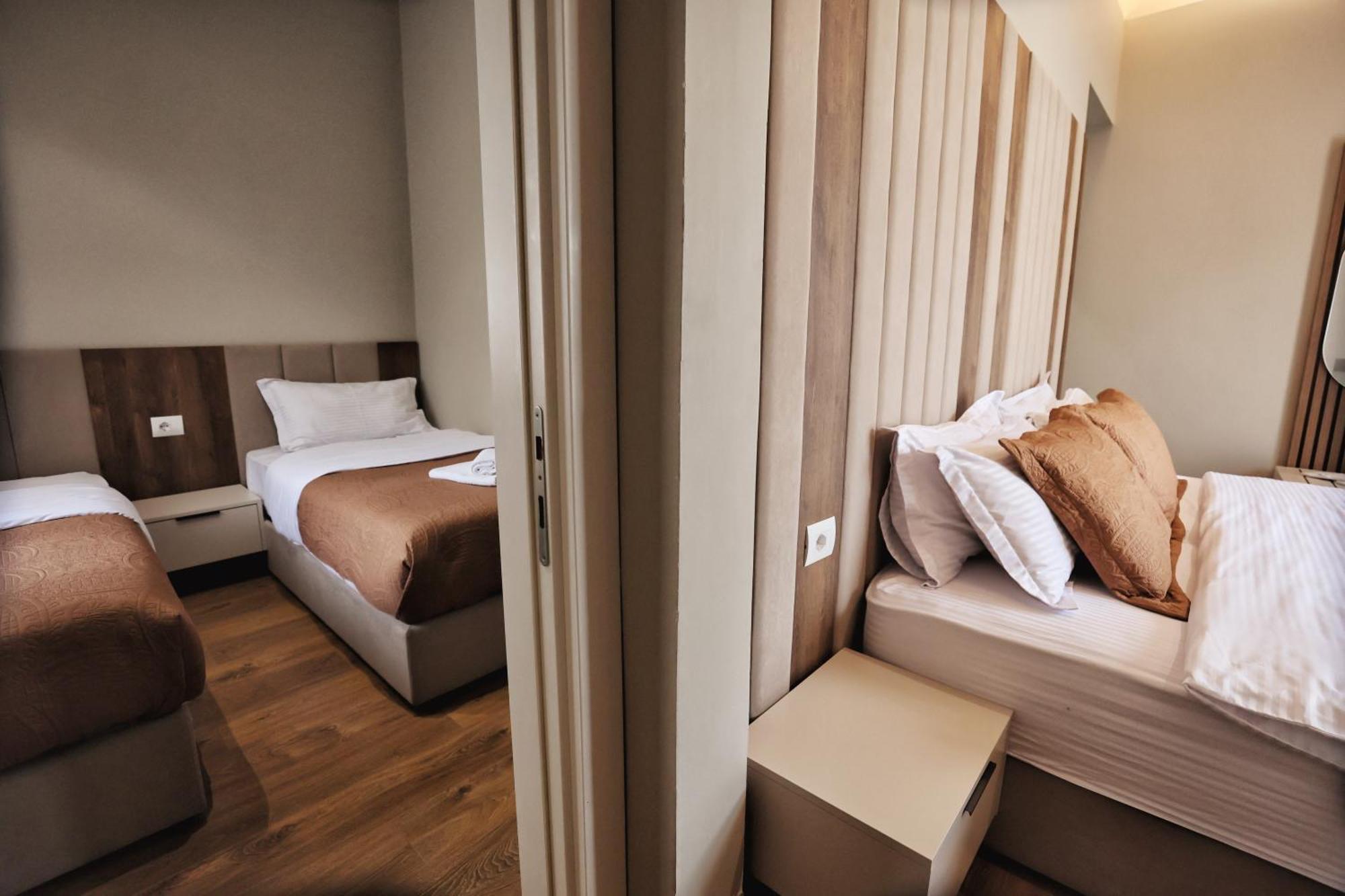 Vila Casablanca - Boutique Hotel & Restaurant Shkoder Bagian luar foto