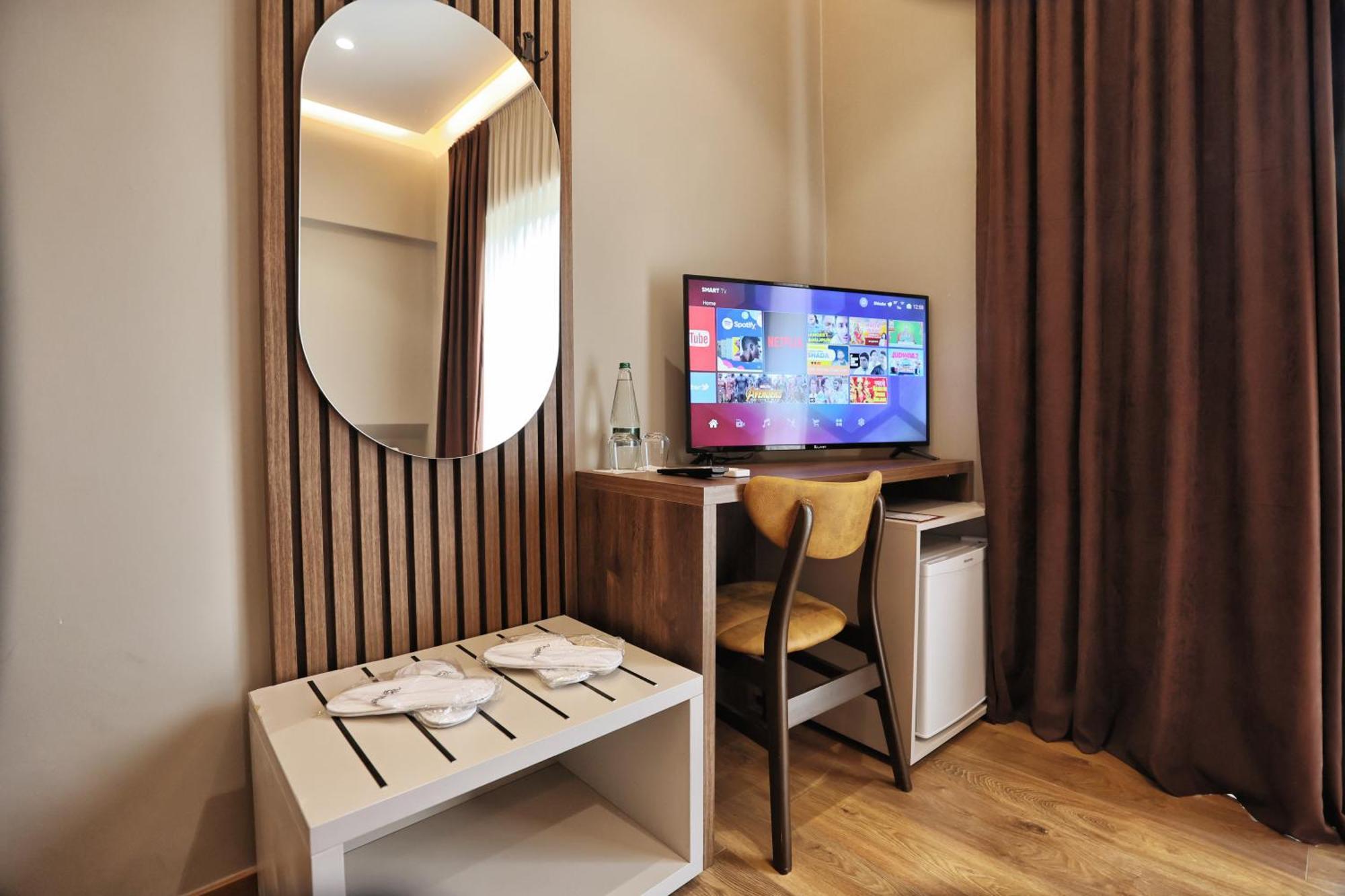 Vila Casablanca - Boutique Hotel & Restaurant Shkoder Bagian luar foto