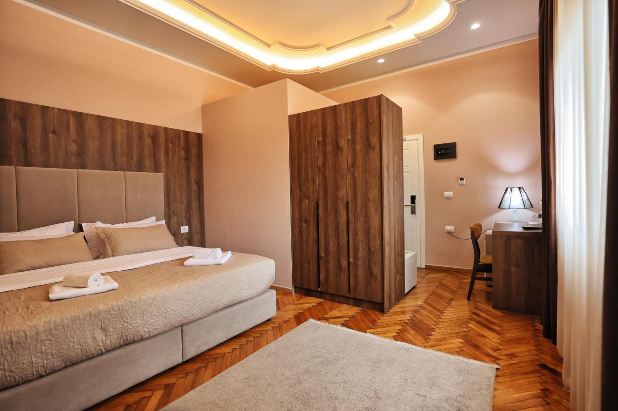 Vila Casablanca - Boutique Hotel & Restaurant Shkoder Bagian luar foto