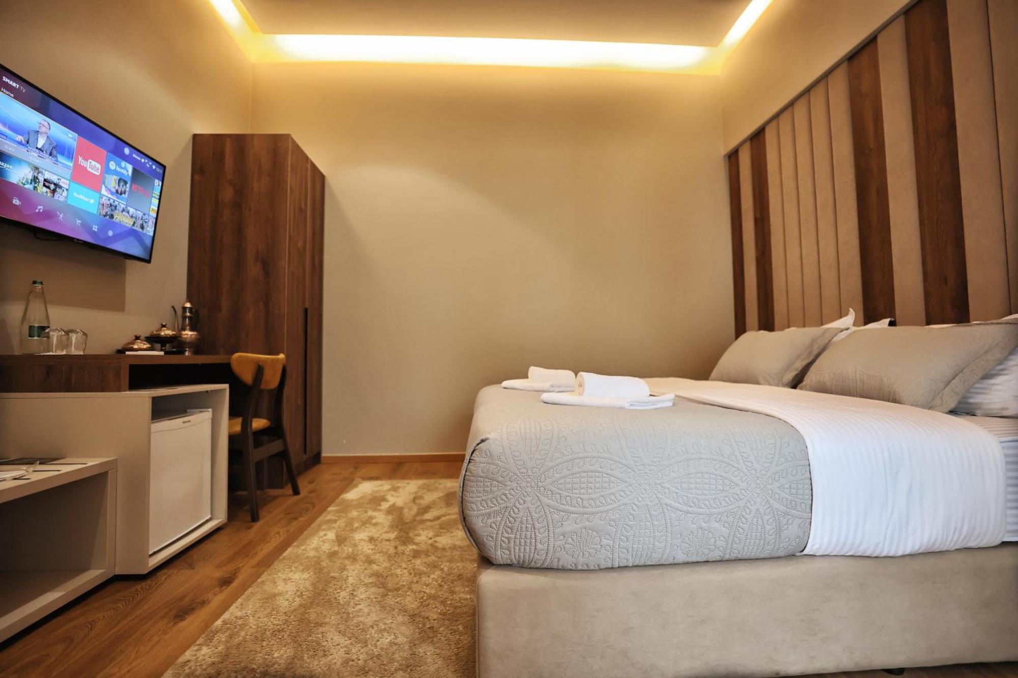 Vila Casablanca - Boutique Hotel & Restaurant Shkoder Bagian luar foto