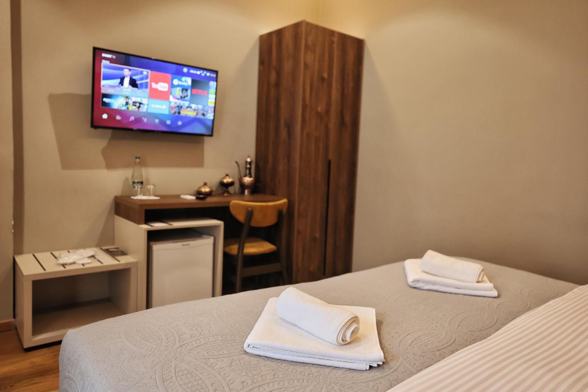 Vila Casablanca - Boutique Hotel & Restaurant Shkoder Bagian luar foto