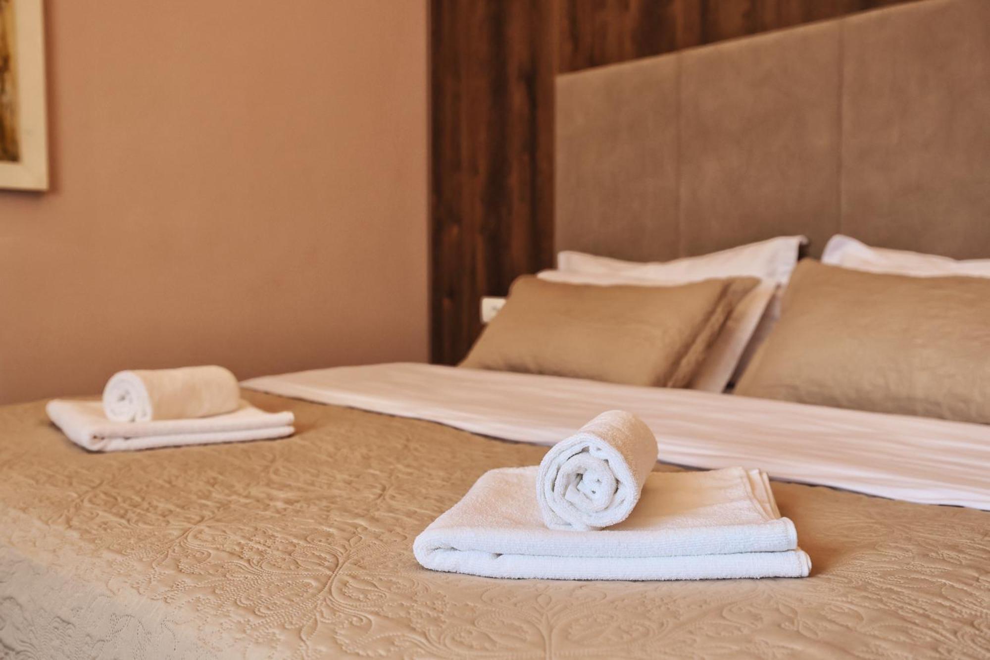 Vila Casablanca - Boutique Hotel & Restaurant Shkoder Bagian luar foto