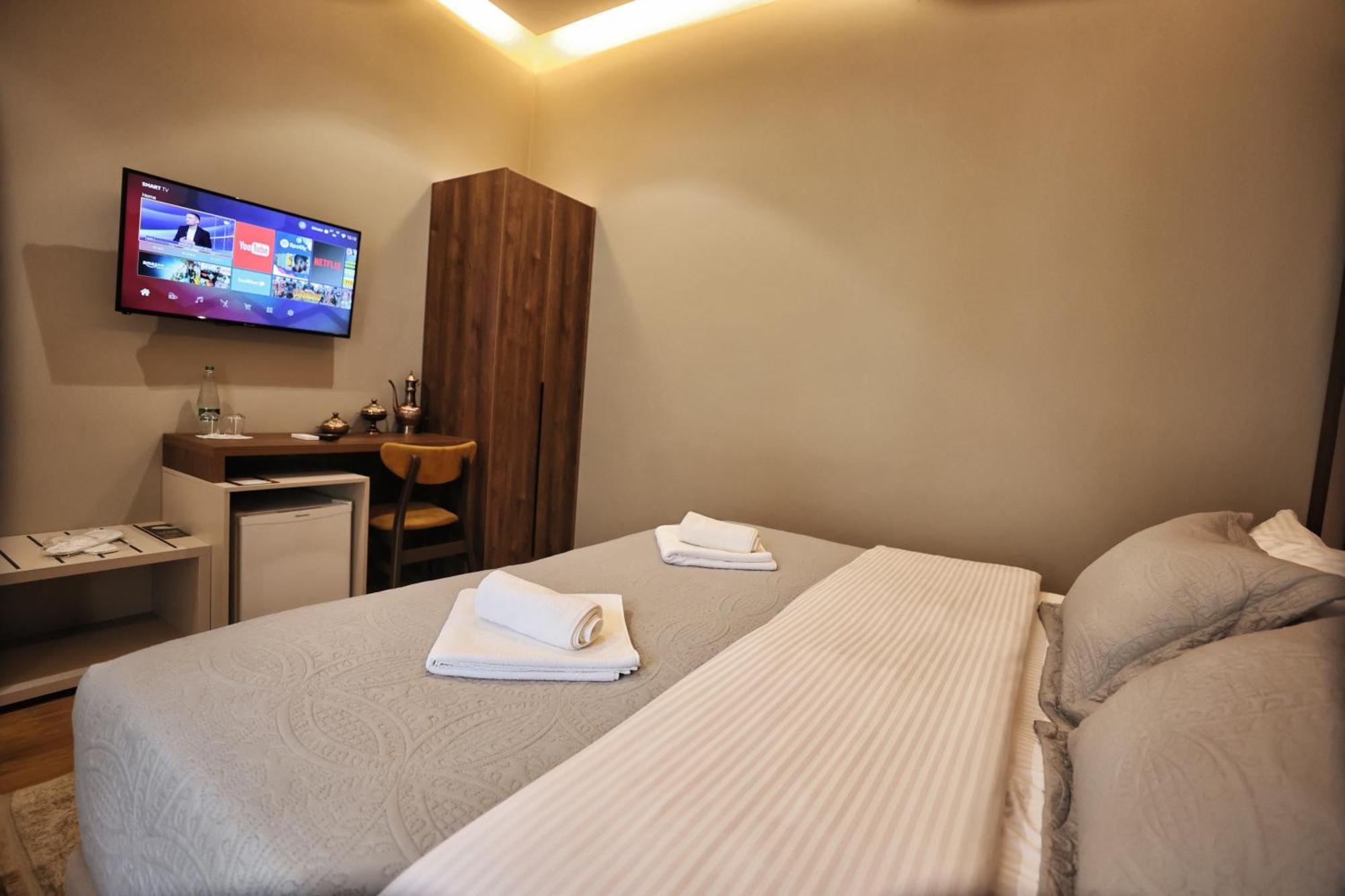 Vila Casablanca - Boutique Hotel & Restaurant Shkoder Bagian luar foto
