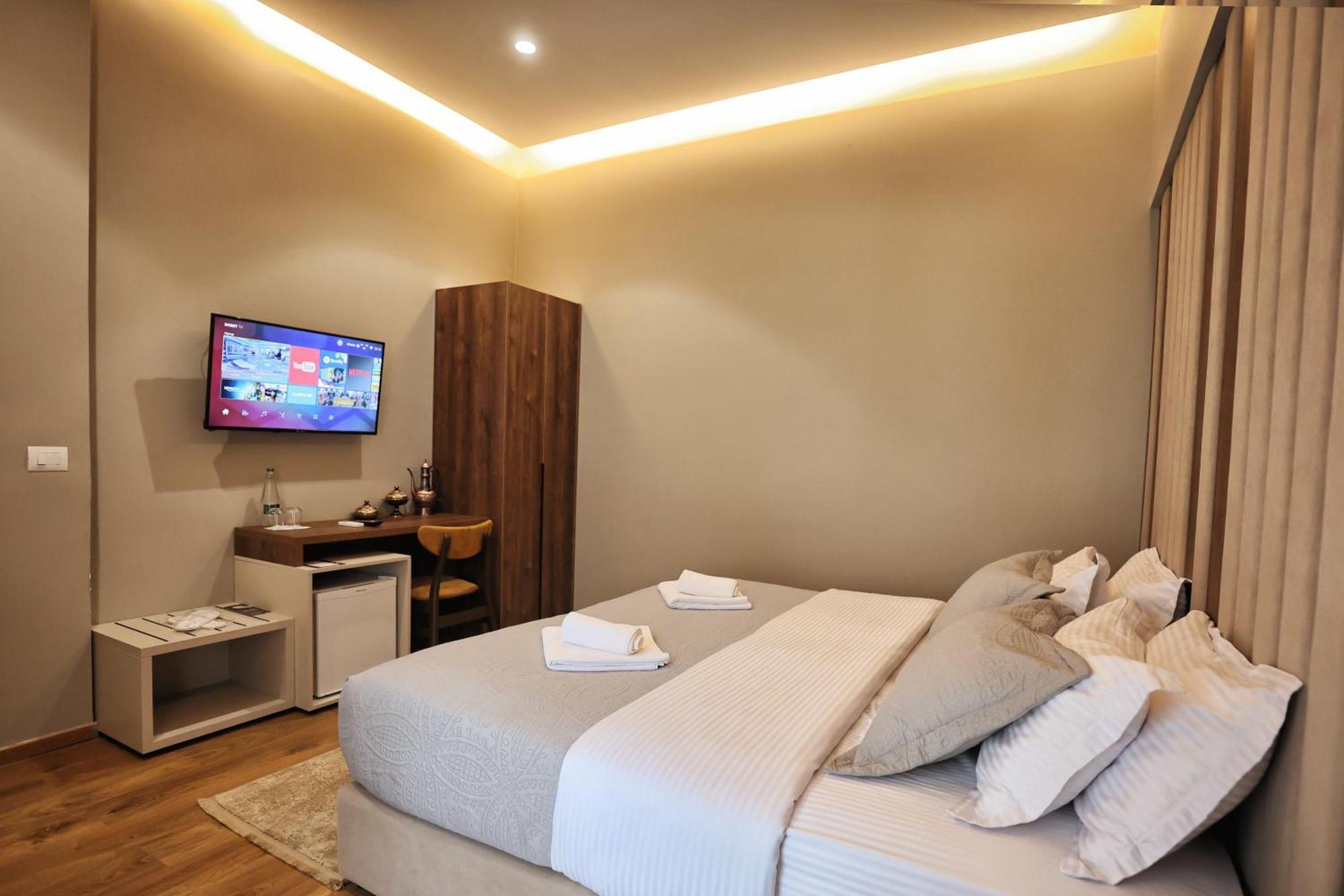 Vila Casablanca - Boutique Hotel & Restaurant Shkoder Bagian luar foto