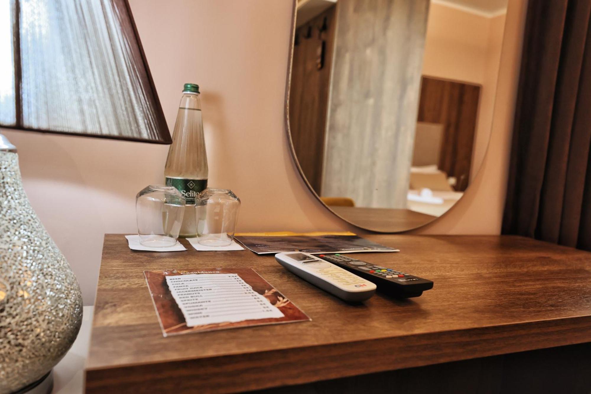 Vila Casablanca - Boutique Hotel & Restaurant Shkoder Bagian luar foto