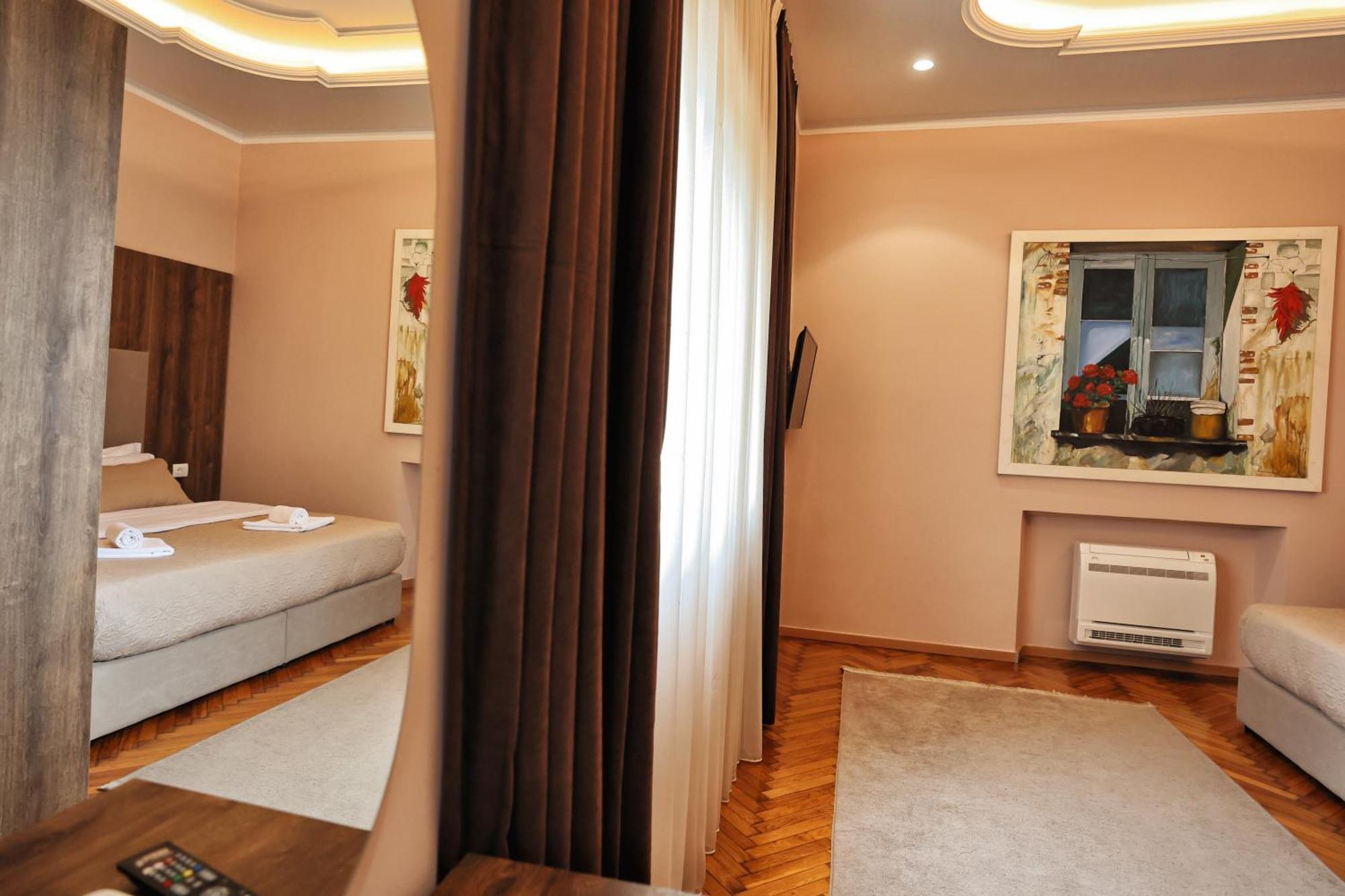 Vila Casablanca - Boutique Hotel & Restaurant Shkoder Bagian luar foto