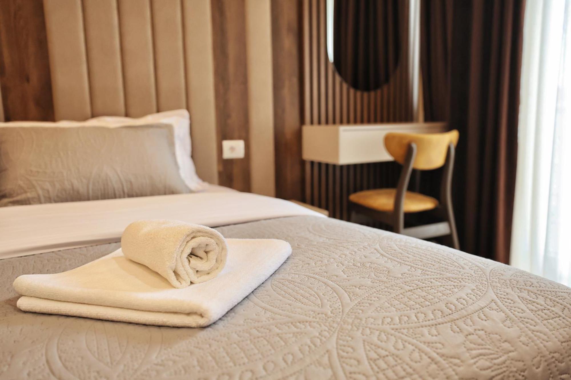 Vila Casablanca - Boutique Hotel & Restaurant Shkoder Bagian luar foto