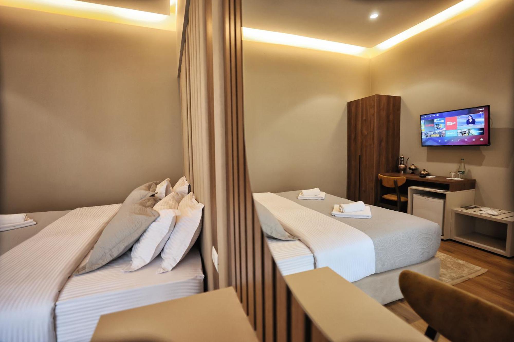 Vila Casablanca - Boutique Hotel & Restaurant Shkoder Bagian luar foto